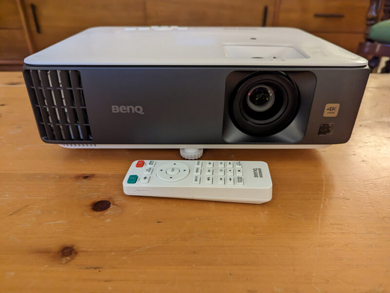 ویدئو پروژکتور BenQ TK700 با وضوح 4K و تاخیر ورودی پایین برای بازیهای حرفهای