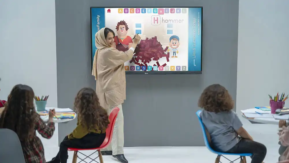 نقد و بررسی اسمارت برد جی پلاس GSB-862ME؛ نمایشگر لمسی 86 اینچی با رزولوشن 4K