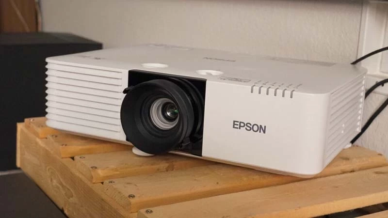بررسی ویدئو پروژکتور لیزری تجاری اپسون Epson PowerLite L570U  3LCD
