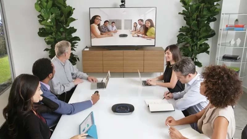 ویدئو کنفرانس لاجیتک Logitech GROUP مناسب برای اتاق‌های جلسه متوسط ​​تا بزرگ