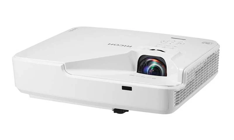 بررسی ویدئو پروژکتور فوق کوتاه برد ریکو Ricoh PJ WXL4540