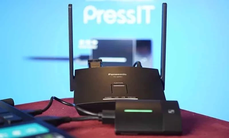 نقد و بررسی ارائه بی‌سیم Panasonic PressIT TY-WPS1