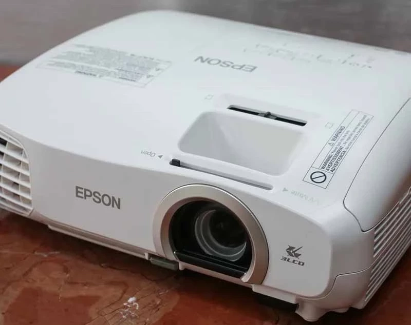 بررسی ویدئو پروژکتور اپسون Epson PowerLite Home Cinema 2030
