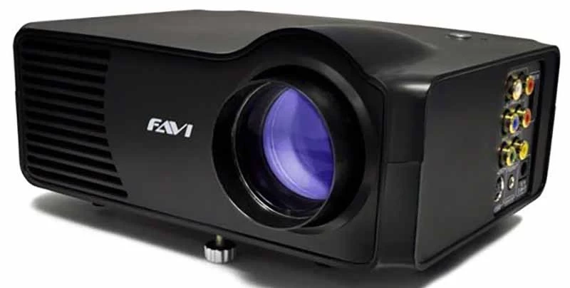 بررسی ویدئو پروژکتور FAVI RioHD-LED-3 سبک و کم‌هزینه