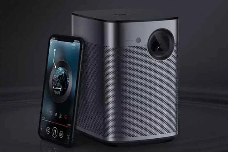 بررسی ویدپو پروژکتور اندروید تی وی قابل حمل XGIMI Halo