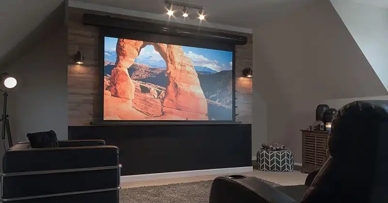 راهنمای انتخاب پرده نمایش مناسب برای سینمای خانگی