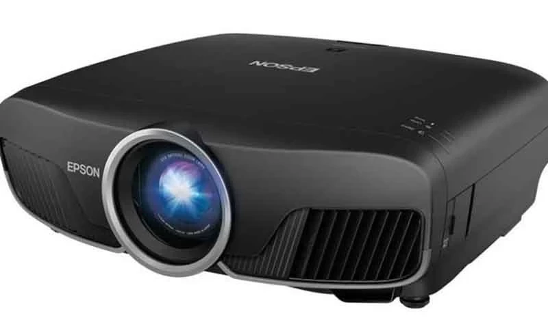 بررسی ویدئو پروژکتور سینمای خانگی اپسون پرو سینما 6050UB با قابلیت پخش 4K