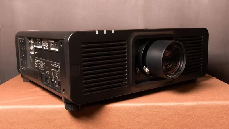 نقد و بررسی ویدئو پروژکتور پاناسونیک Panasonic PT-RQ7L