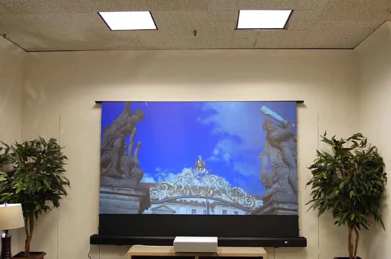 نقد و بررسی پرده نمایش ویدئو پروژکتور Elite Screens Kestrel Tab-Tension 2 CLR