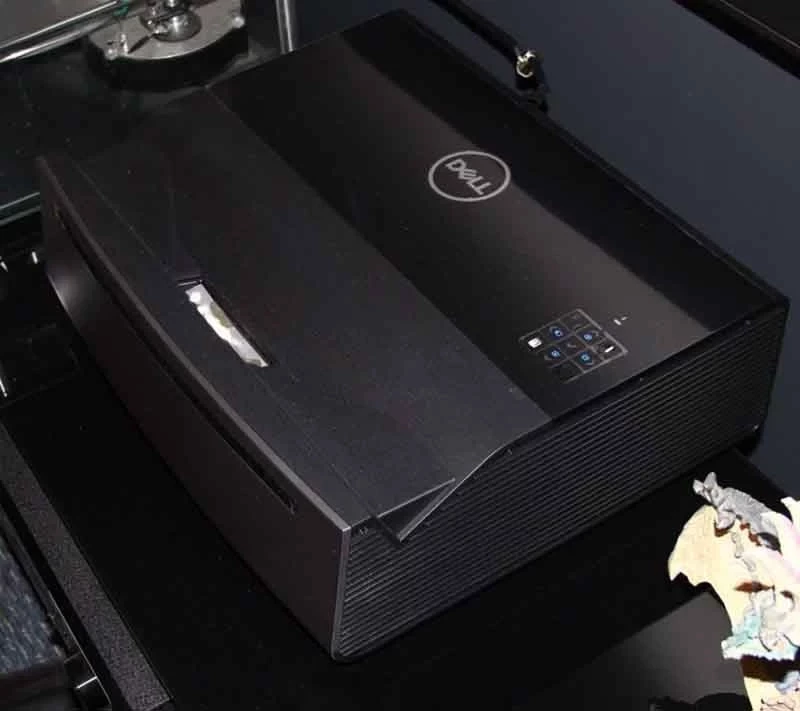 بررسی ویدئو پروژکتور لیزری دل Dell S718QL با کیفیت 4K UHD و برد بسیار کوتاه