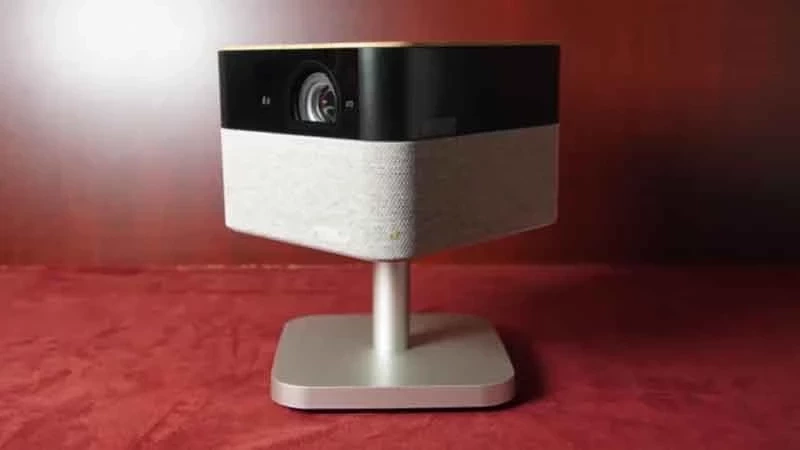 بررسی ویدئو پروژکتور قابل حمل اپسون لایف‌استودیو فلکس پلاس (EF-72)