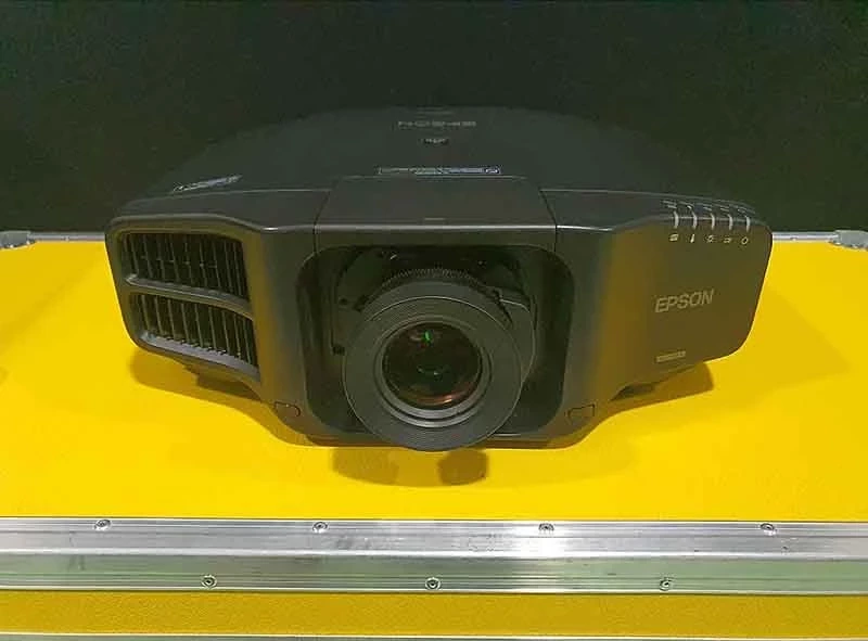 ویدئو پروژکتور اپسون Epson Pro G7905U مناسب مکان‌های بزرگ