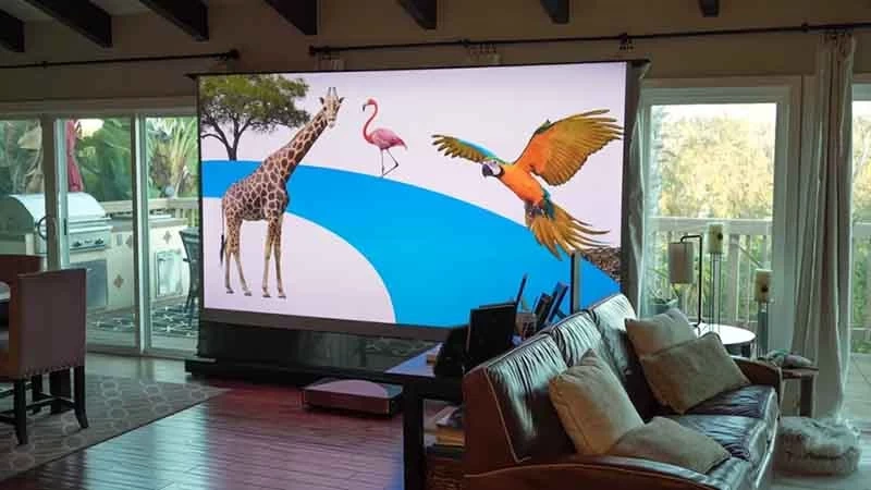 بررسی پرده‌ نمایش EPV مدل DarkStar UST 3 Elevate با قابلیت حذف نور