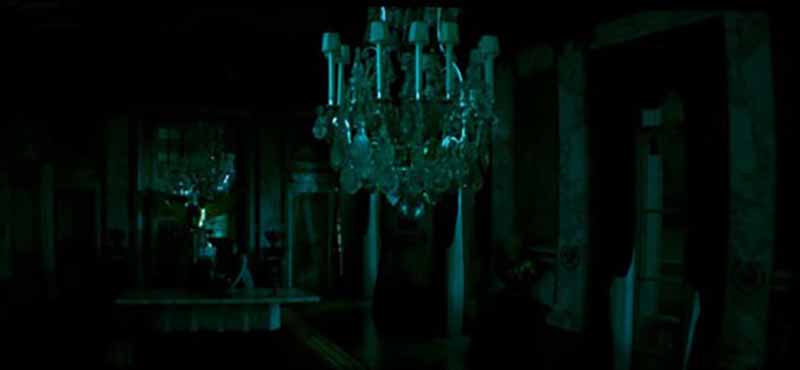 Sony_VPL-VW695ES_mockingjay_dark_chandelier