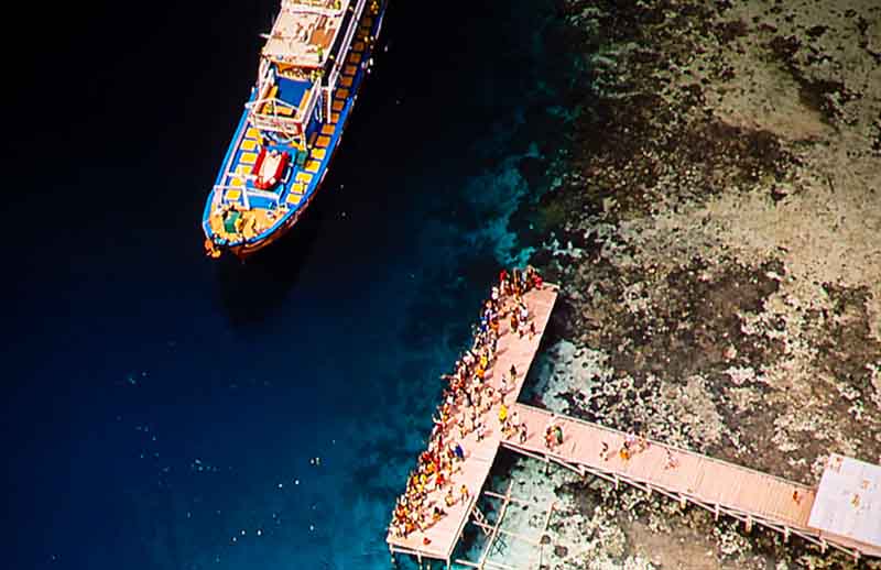 HC5050UB_south-pacific_boat-docking_close-up