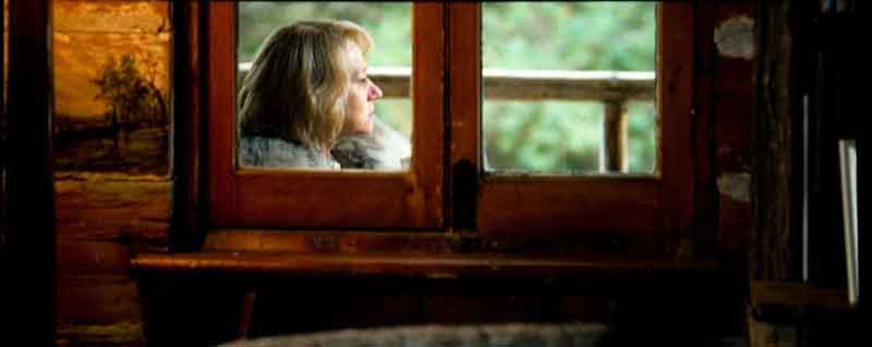 Optoma_UHD51A_1080p_movies_red_helen-mirren_window