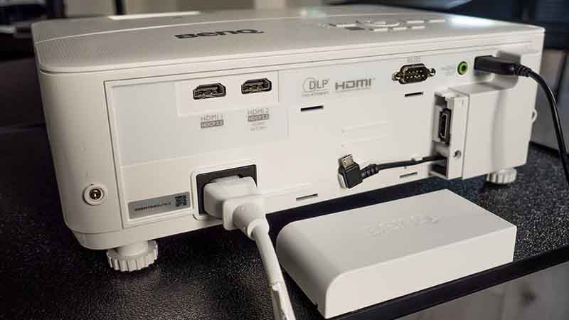 BenQ-QS01-HDMI-Wireless-Dongle-Cover-Removed
