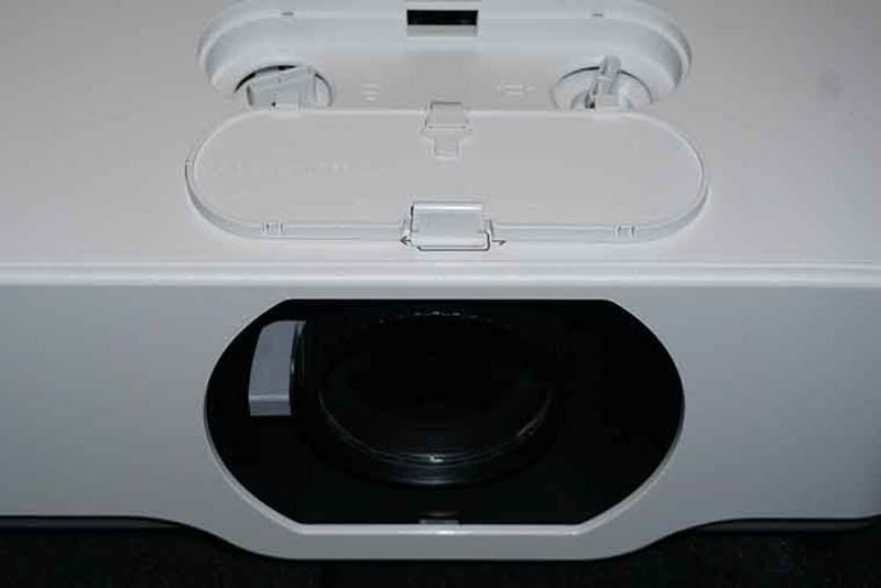 NEC-P525UL-lens