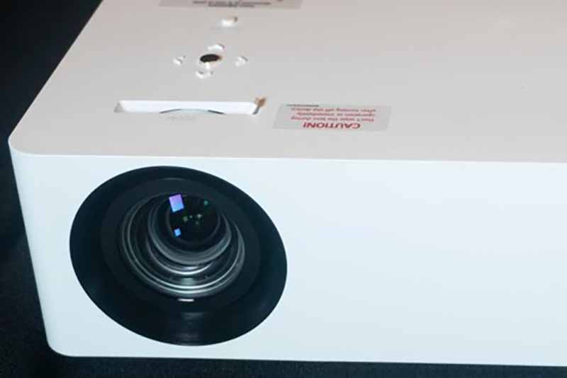 LG-HU70LA-lens