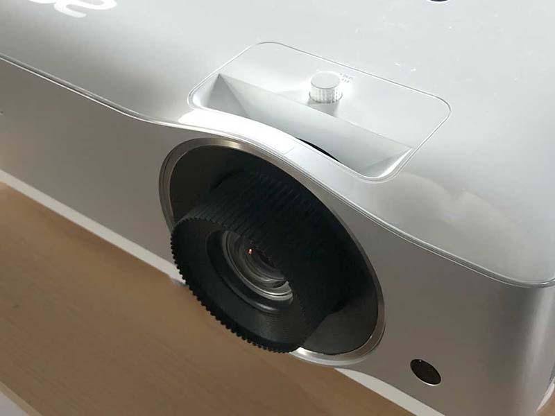 Acer_VL7860_lens-and-lens-shift