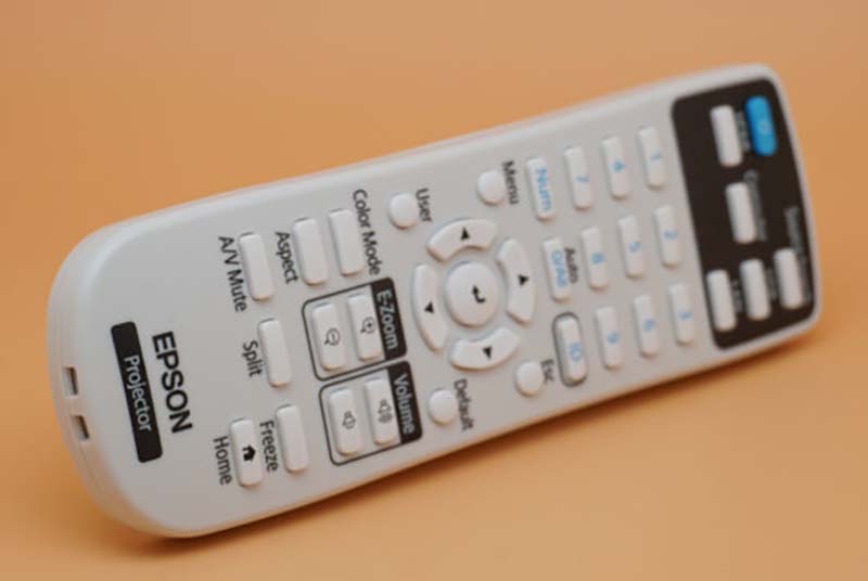 Epson-PowerLite-L570U-remote
