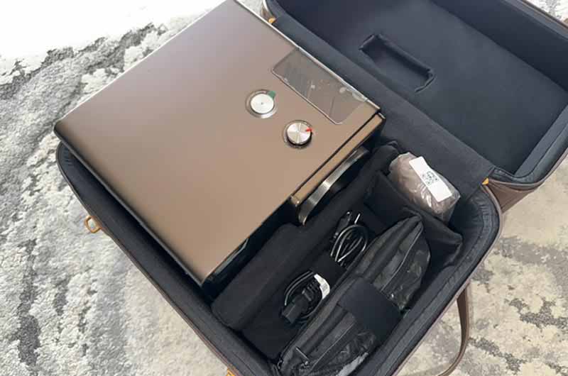 Hisense-XR10_Open-Case