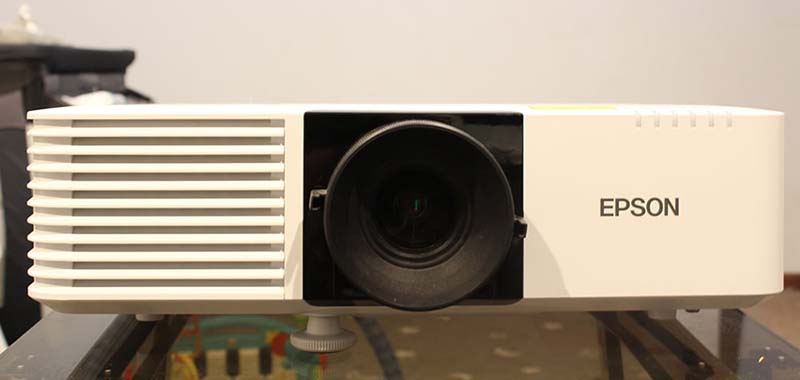 EpsonPowerLiteL610W.HardwareFront1