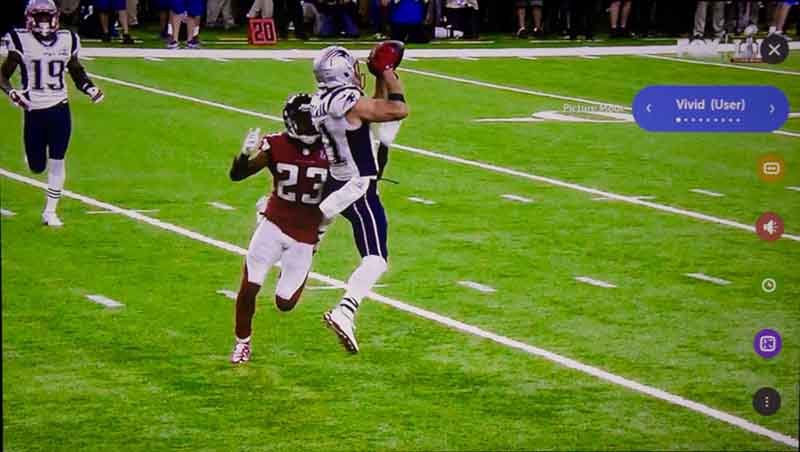 HU80KA_HDTV_football_catch_vivid_user