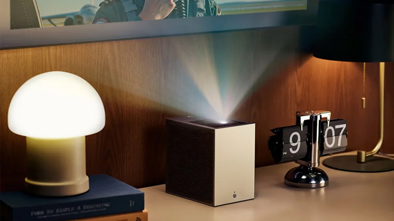 LG-CIneBeam_PU651U-Lifestyle