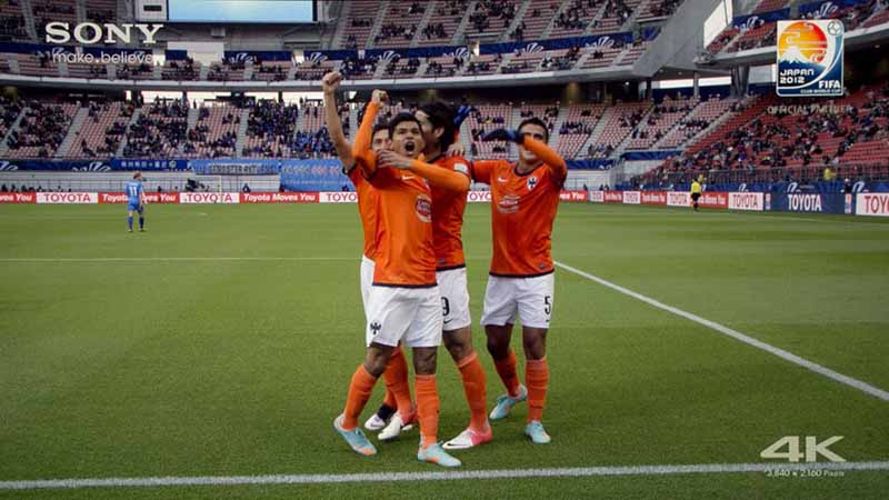 VPL-VW600ES_4K_soccer_players