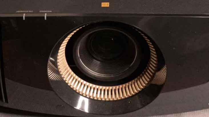 Sony-VPL-VW715ES-lens