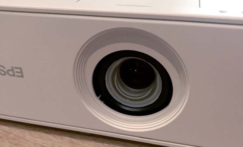 Epson-PowerLite-U50_Lens