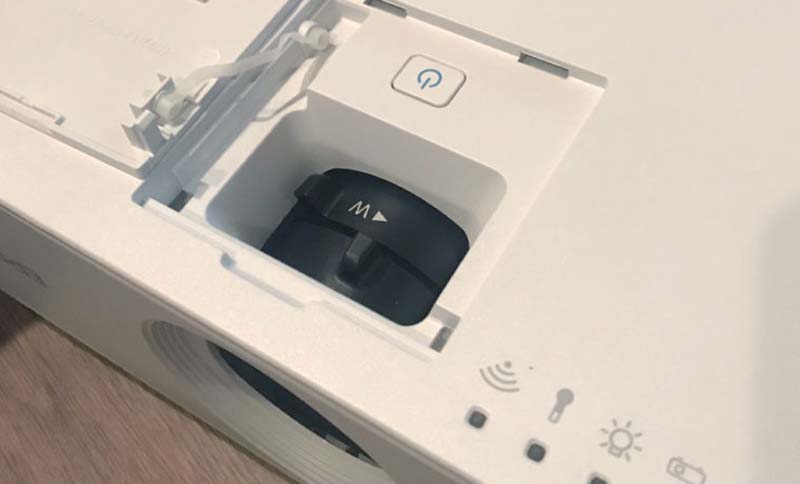 Epson-PowerLite-U50_Lens-Controls