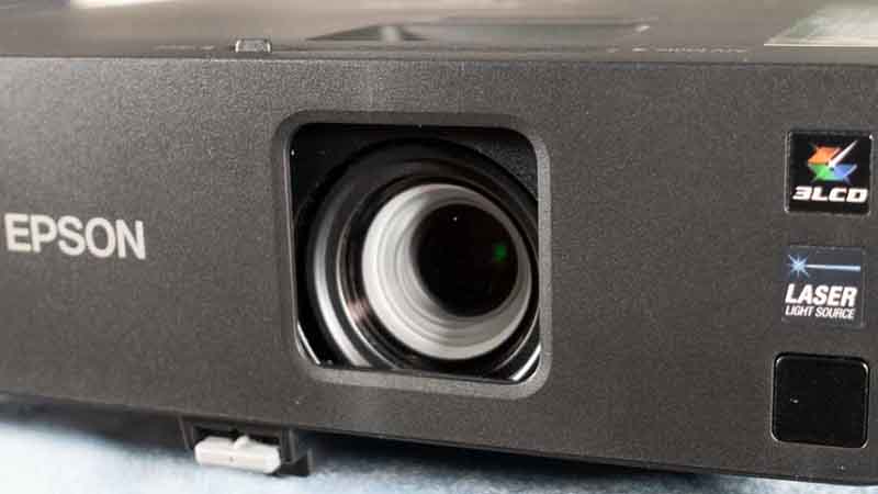 Epson-Pro-EX10000-Lens