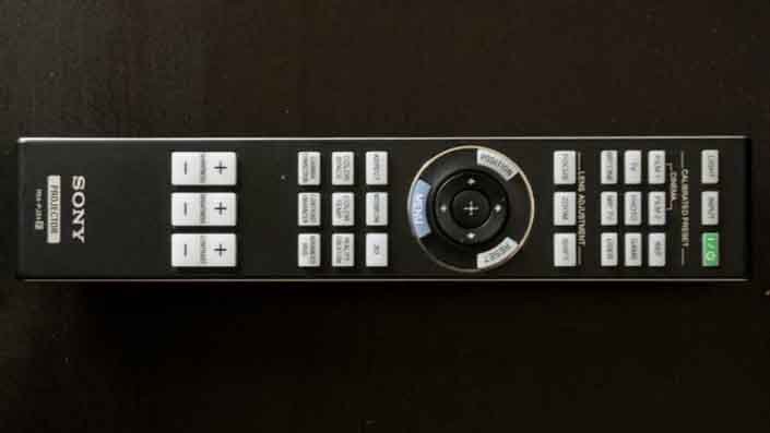 Sony-VW915ES-Pic-remote