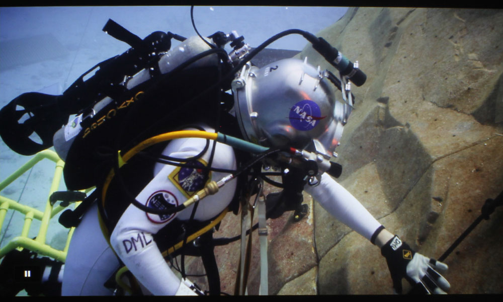 Casio-XJ-S400UN_Journey-to-Space-Scuba