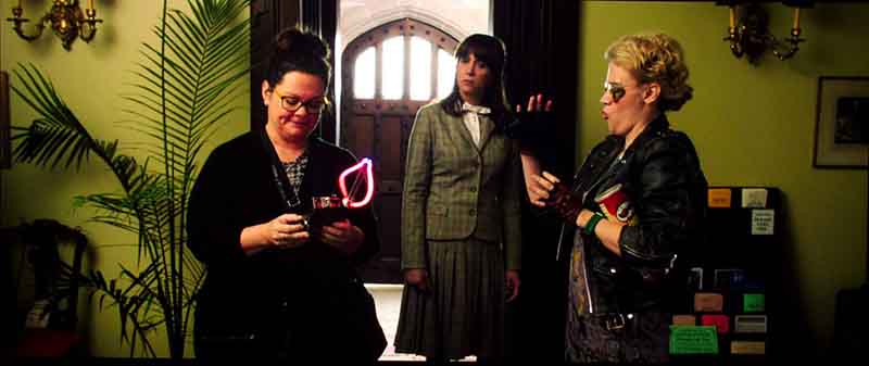 HC5050UB_4K_HDR_ghostbusters_team_mansion