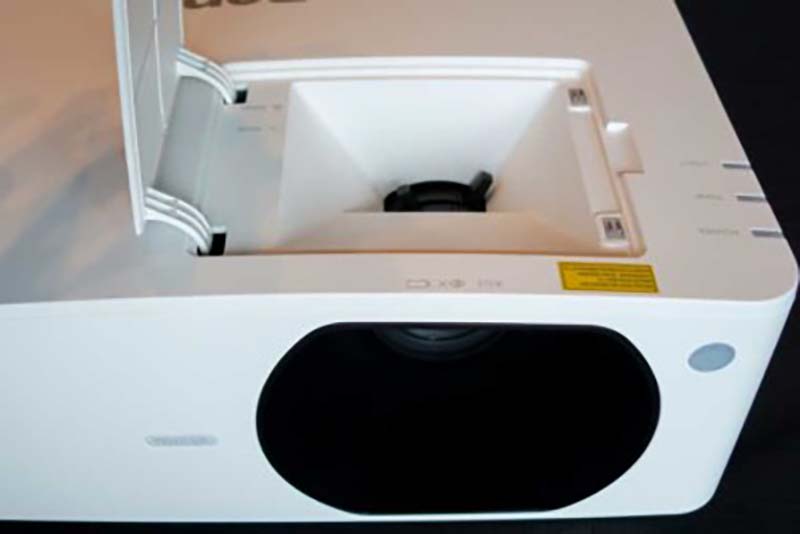 BenQ-LU710-Lens