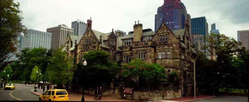 HC5050UB_4K_HDR_ghostbusters_mansion