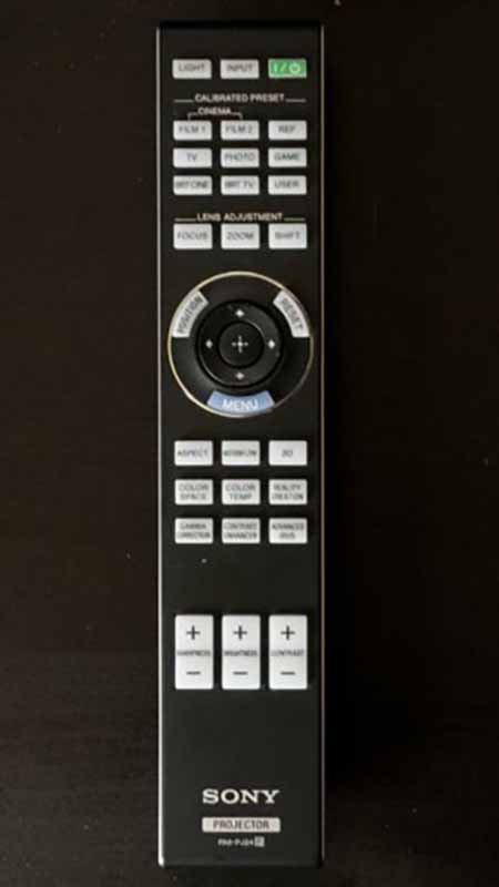 Sony-VW915ES-Pic-remote