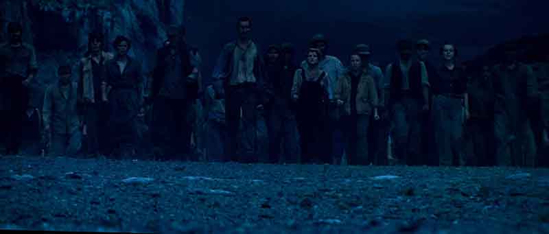 PC6050UB_4K_mockingjay1_dark_crowd