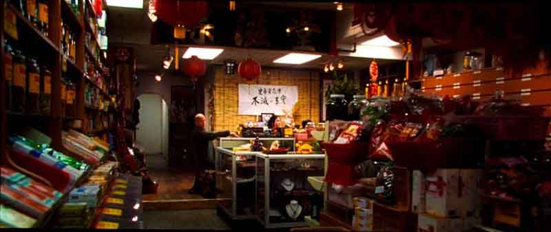 HC5050UB_4K_HDR_red_chinatown_shop