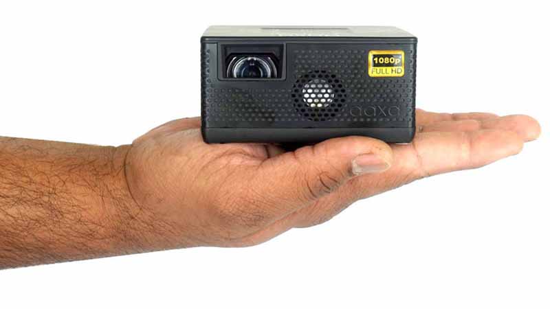 AAXA-P400-in-palm