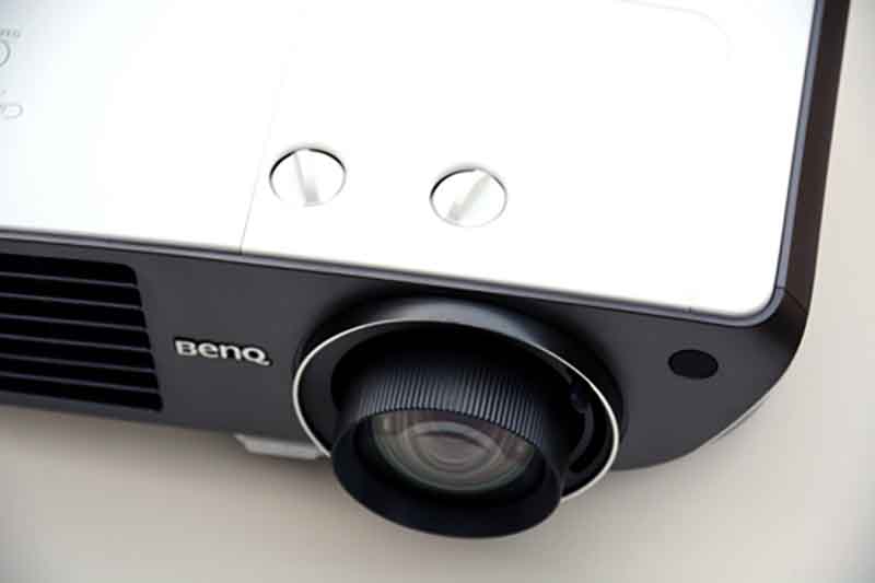 HT4050-lensshiftnobs