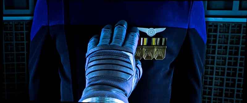 HT3550_4K_Passengers_glove