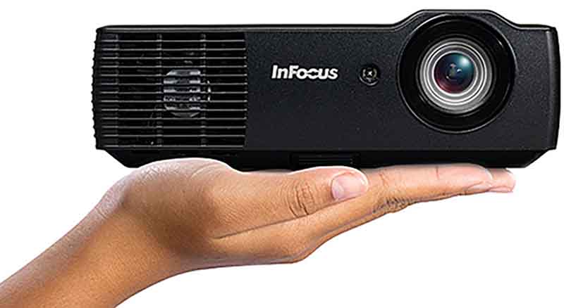 infocus-in1118hd-hand